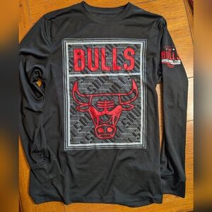 - Chicago Bulls long sleeve shirt size Small